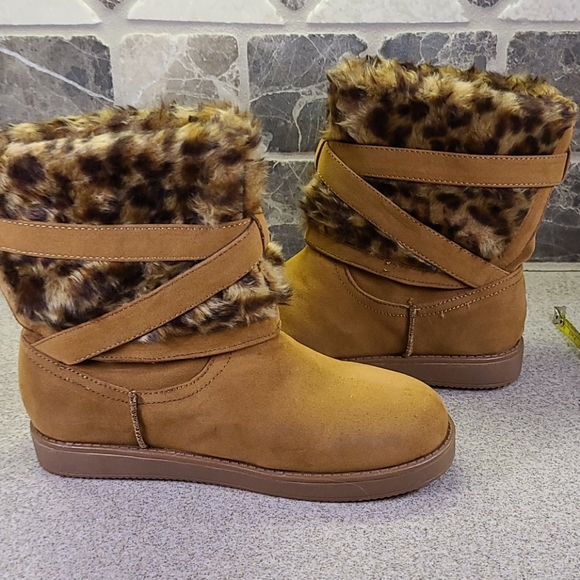 SIZE 6M Faux fur upper By Guess Dk Tan - Picture 7 of 13